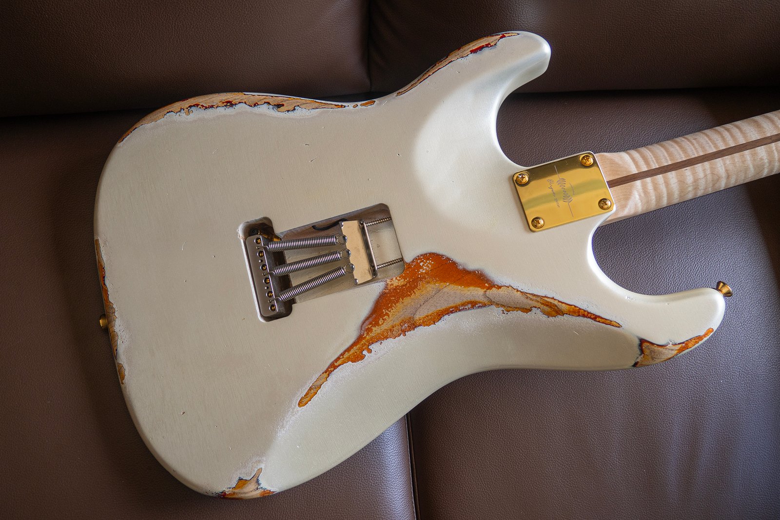 60s' ST Relic Pearl White over 3-tone Sunburst | ONPA Guitar
